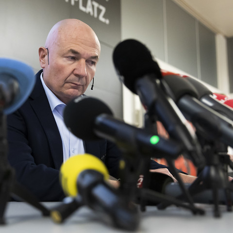 Les patrons du foot et du hockey croient à un assouplissement