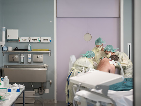 La Suisse s'assure l'accès à un médicament contre le Covid-19