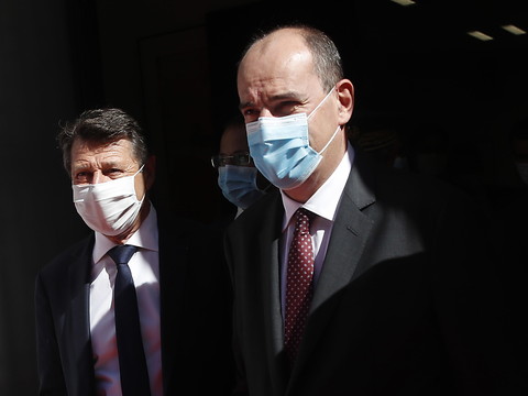 Le gouvernement français hausse le ton face au risque épidémique
