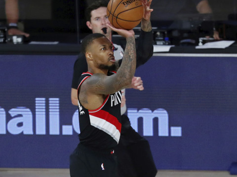 Lillard marque 61 points, Phoenix étend sa série d'invincibilité