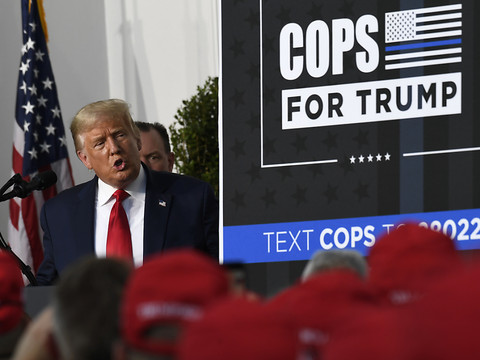 Depuis son club de golf, Trump l'assure: il croit à la victoire