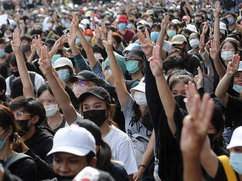 Thaïlande: le mouvement pro-démocratie réunit plus de 10'000 manifestants à Bangkok