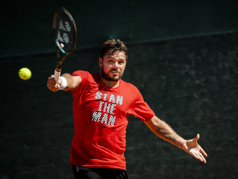 Wawrinka s'impose en trois sets pour son retour