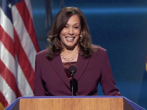 Kamala Harris exhorte l'Amérique à tourner la page Trump