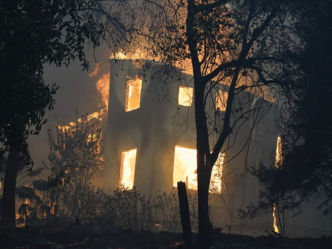 Poursuite des évacuations face aux incendies en Californie