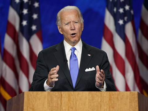 Joe Biden appelle l'Amérique à tourner la page d'une période sombre