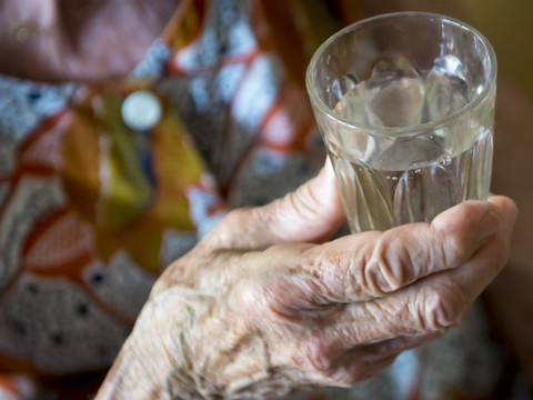 Maltraitance dans un EMS à Saxon: Le canton dépose plainte pénale