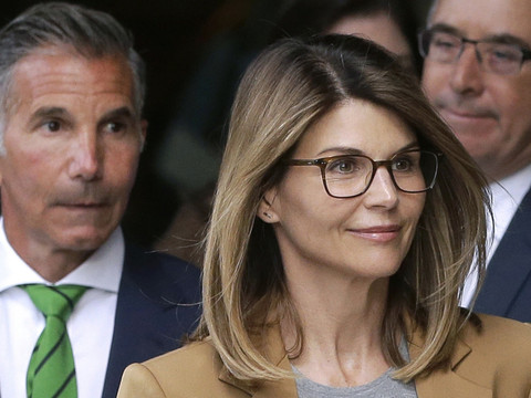 L'actrice Lori Loughlin condamnée à 2 mois de prison
