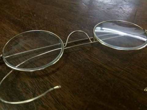 Plus de 300'000 francs pour des lunettes de Gandhi