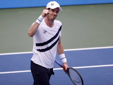 Andy Murray s'impose pour son retour