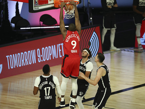 Toronto poursuit sa route
