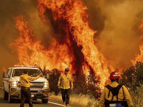 Les pompiers progressent face aux incendies en Californie