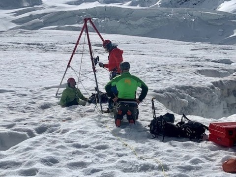 Une touriste russe survit deux jours dans une crevasse
