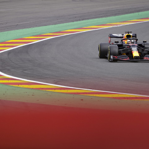 Meilleur temps pour Verstappen, Ferrari en plein désarroi