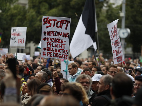 Des adversaires des mesures contre le Covid-19 manifestent à Zurich