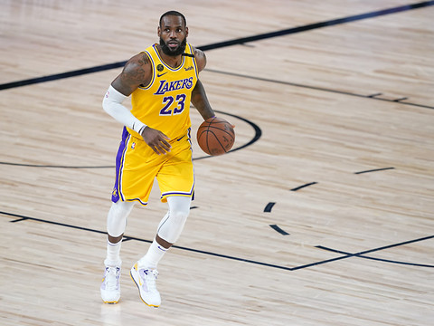 Lakers et Bucks en demi-finales de Conférence