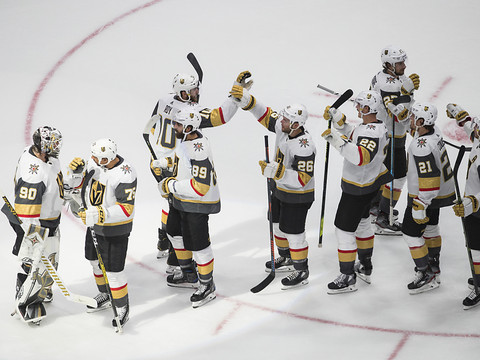 Les Golden Knights reprennent l'avantage