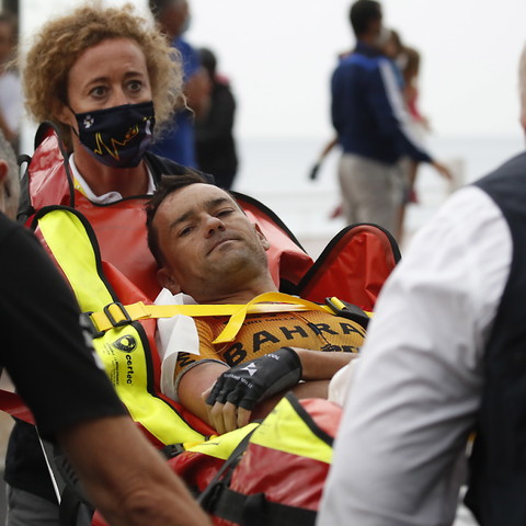 Gilbert, blessé à un genou, abandonne