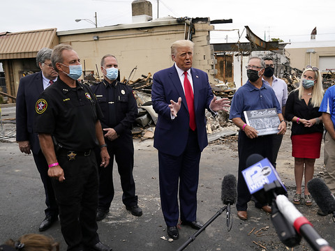 Trump assimile les manifestations violentes à du 
