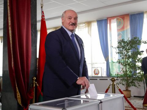 Moscou intensifie son soutien à Loukachenko