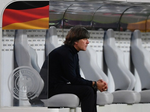 Löw mécontent du calendrier et du règlement
