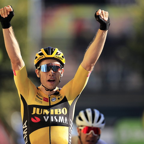 Van Aert le plus fort d'une étape piège