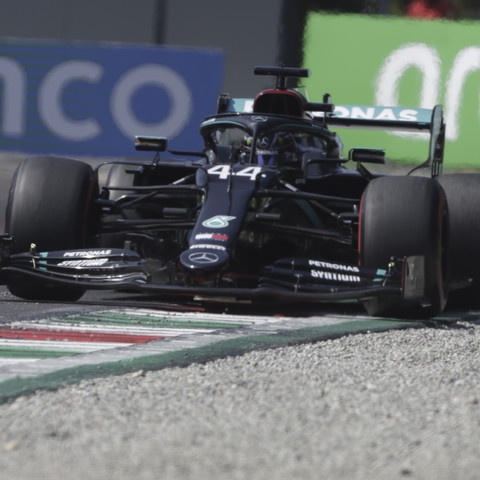 GP d'Italie: les Mercedes en première ligne