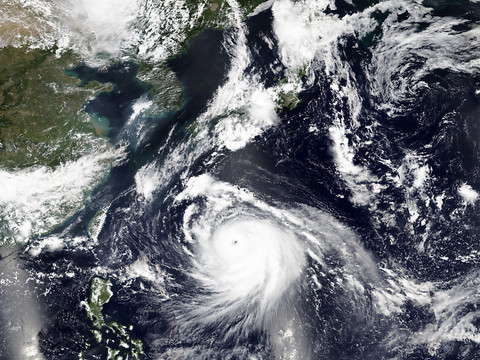 Un violent cyclone, Haishen, fait route vers le Japon
