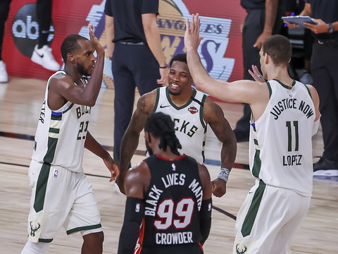 Milwaukee réduit l'écart contre Miami