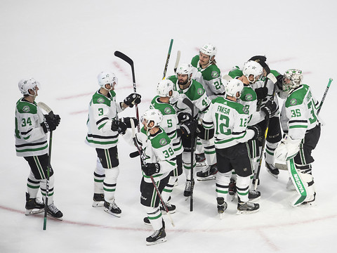 Dallas prend l'avantage face à Vegas