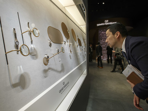 Girard-Perregaux et Ulysse Nardin biffent un quart de leurs postes