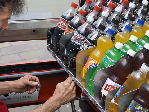 Un étiquetage simple pour indiquer la teneur en sucre des boissons