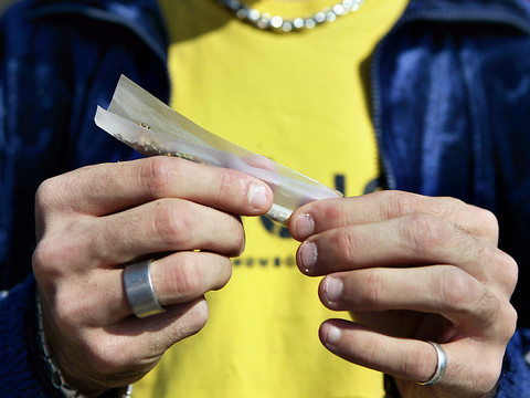 Le Parlement favorable aux tests de distribution de cannabis