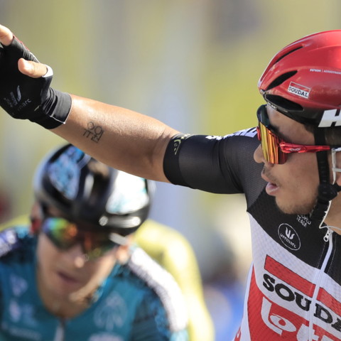 Ewan vainqueur de justesse, Sagan puni
