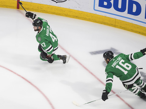 Deux Russes portent les Stars
