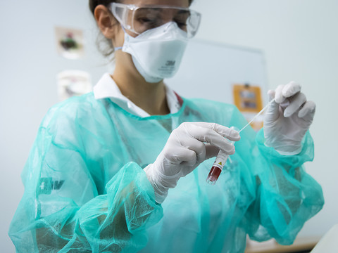 La Suisse enregistre 465 nouveaux cas de coronavirus en un jour