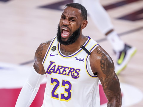 Les Lakers en finissent avec les Rockets