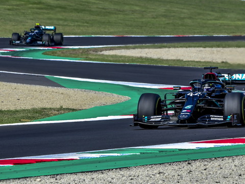 GP de Toscane au Mugello: Hamilton gagne une course mouvementée