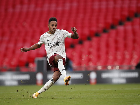 Aubameyang reste à Arsenal