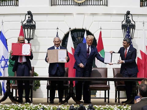Israël signe des accords historiques avec les Emirats et Bahreïn