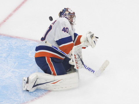 Les Islanders restent en vie face au Lightning