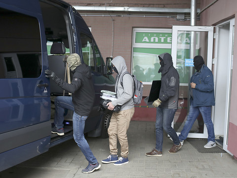 Bélarus: des victimes de torture racontent leurs souffrances