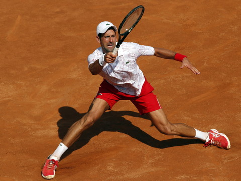 Djokovic domine Caruso en deux sets