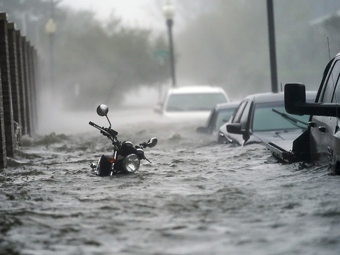 Inondations et coupures de courant: Sally s'abat sur les Etats-Unis