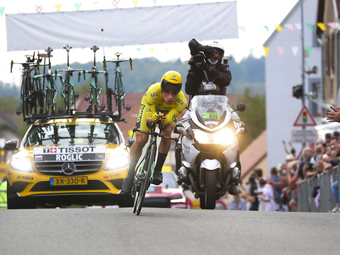 Pogacar écrase le chrono et détrône Roglic