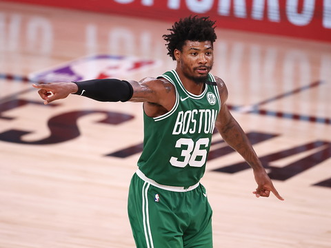 Boston hausse le ton et se relance
