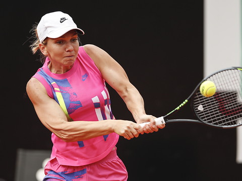 Halep sacrée sur abandon de Pliskova