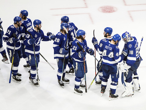 Tampa Bay égalise à 1-1 face à Dallas