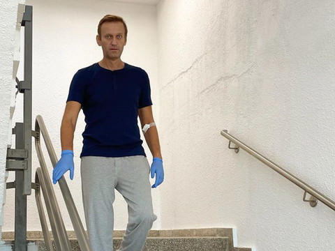 Navalny est sorti de l'hôpital, un rétablissement complet possible