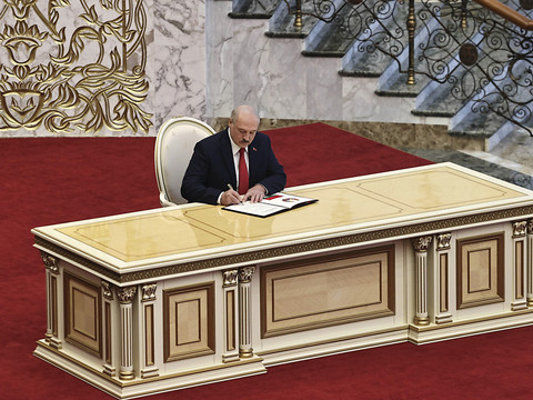 Des dizaines d'interpellations après l'investiture de Loukachenko
